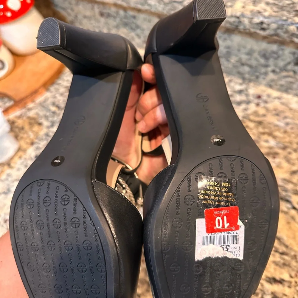 Giani Bernini's Claraa Pumps 10 memory foam - Picture 5 of 6